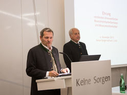 In Vertretung von Generaldirektor Dr. Josef Stockinger hieß Akad. Vkfm. Wolfgang Bauer von der OÖ. Versicherung AG die Festgäste willkommen.