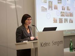 Den Festvortrag hielt Dr. Claudia Peschel-Wacha vom Volkskundemuseum Wien über ein Projekt mit ehrenamtlichen Mitarbeiterinnen und Mitarbeitern in ihrem Museum.