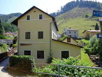 Gratisführungen und ein Begrüßungsgetränk erwarten Sie am Internationalen Museumstag im Museumsdorf Trattenbach