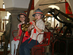 Prometheus hält das Feuer - Wissenswertes zum Feuerwehrwesen - historisch und aktuell erfahren Besucherinnen und Besucher beim Infostand des OÖ. Feuerwehrmuseums