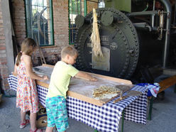 Zeltenbacken als Freiluft-Angebot des Freilichtmuseums Furthmühle