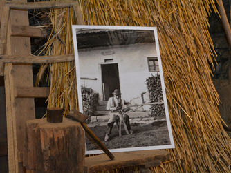 Am 20. Mai um 14:00 Uhr lädt das Freilichtmuseum Pelmberg in Hellmonsödt zur Eröffnung der Fotoausstellung "Bauernarbeit in früherer Zeit".