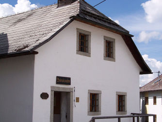 Den früheren Lebensumständen und der Arbeit der Holzhacker im Freiwald widmet sich Sonderausstellung des Hinterglasmuseums  in Sandl, die am 20. Mai 2017 um 18:00 Uhr eröffnet wird.