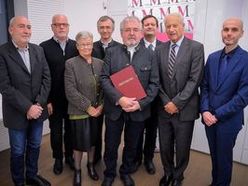 012: Gruppenfoto mit Vertretern des Museums Pregarten und Josef Hiden, der im Rahmen der Festveranstaltung geehrt wurde sowie Dr. Gerhard Gaigg von der Direktion Kultur, em. O. Prof. Roman Sandgruber, Dir. Ursula Pötscher und Dr. Klaus Landa vom Verbund Oö. Museen.